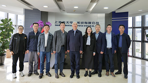 云南省国资委一级巡视员洪国正一行莅临上海jiuyou.com调研指导